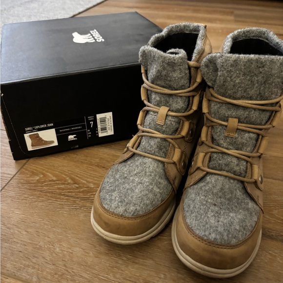 Sorel Explorer Joan boots - Picture 1 of 5